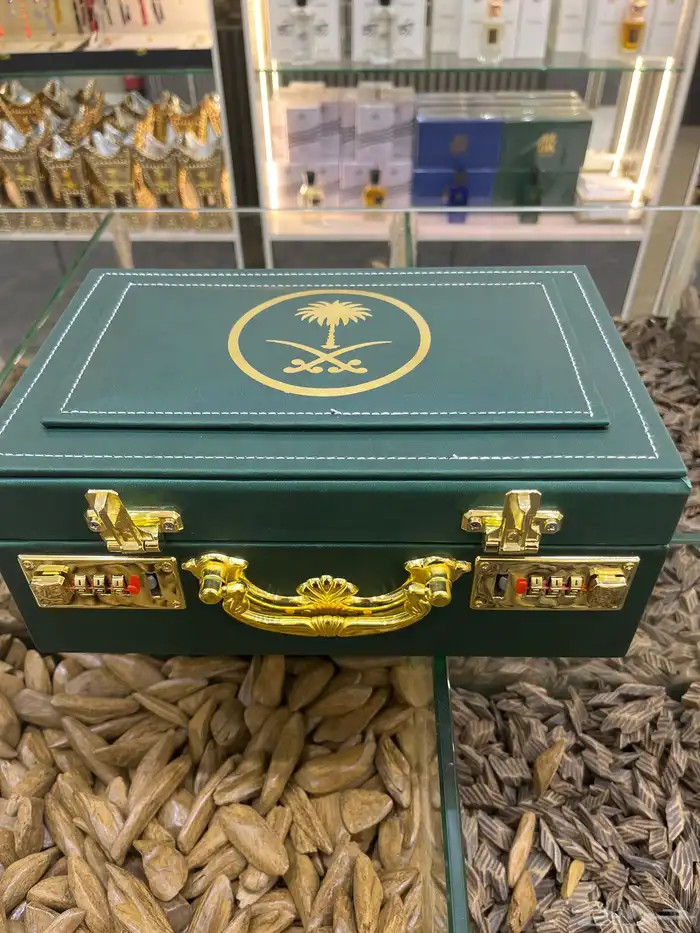 نصف كيلو عود مروكي مجالس مع علبه اهداء 1