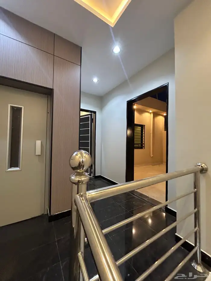 للبيع ادوار ارضي بحوش وارواف علويه بملحق دره الموسي 34