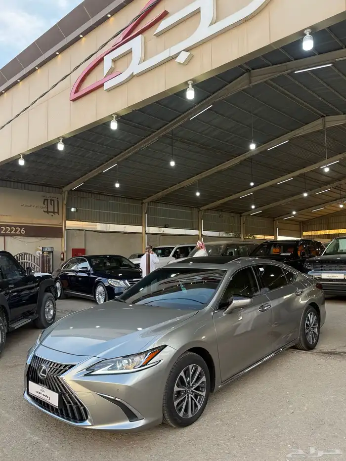 لكزس 2024 عداد 13 الف ES350 خليجي الساير 1