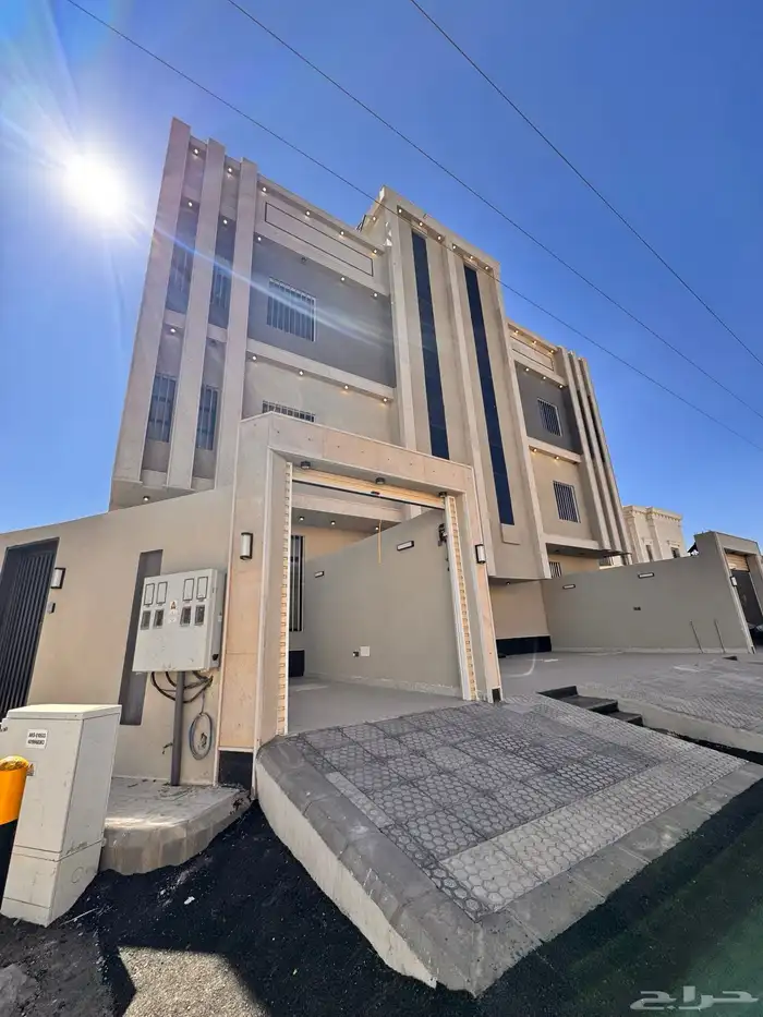 للبيع شقه 6 غرف مع سطح شارعين زاويه من 520 الف بالخميس 2