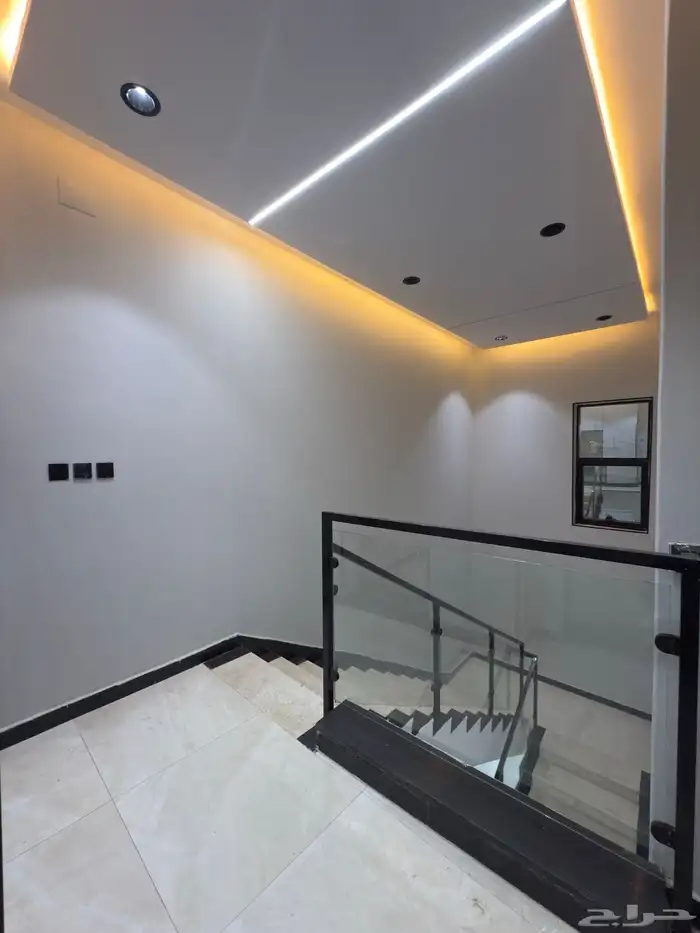 للبيع شقة علوي نظام دور بسطح شارع 20م مقابل ممشي الراقي 20