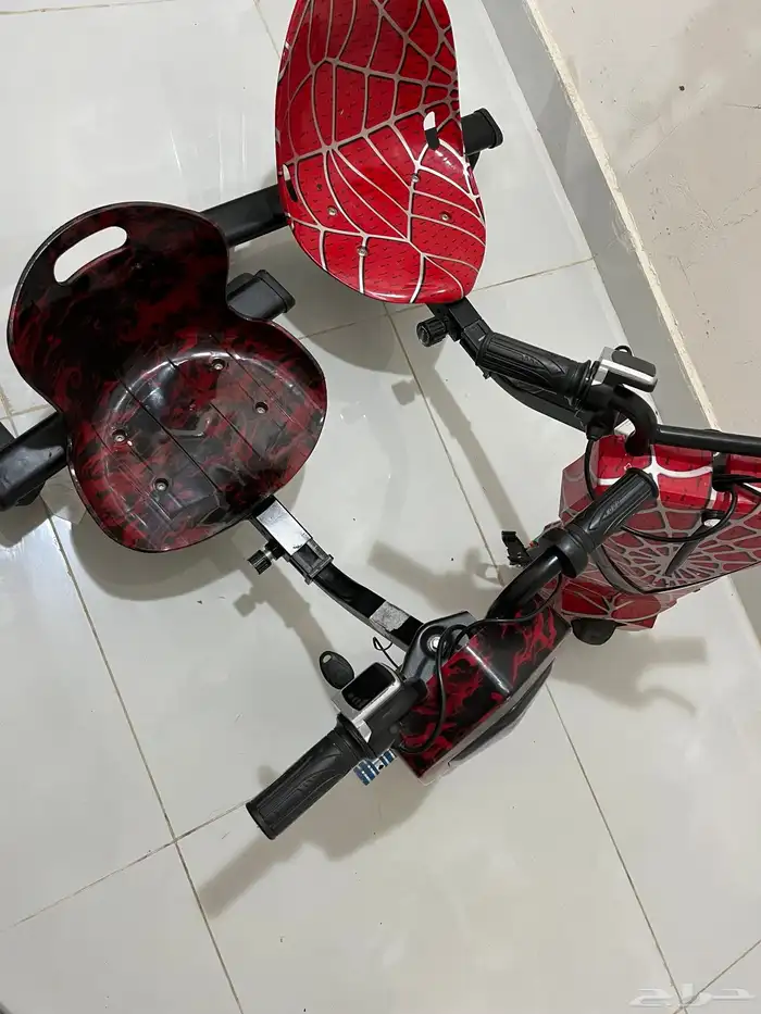 سكوترين نظيفه بكامل اغراضها ب 400 0