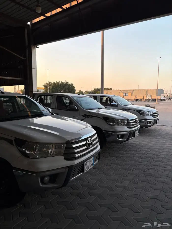 هايلوكس 2018 مرفق معها مجموعة هايلوكسات مخزنه 4