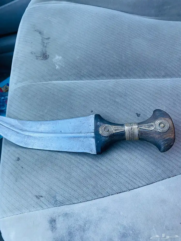 خنجر قرن قديمة 0