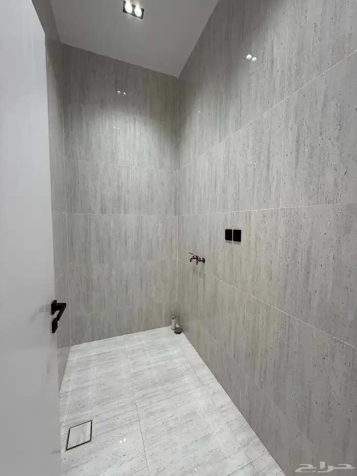 للبيع دور أرضي بحوش خاص 6 غرف مقابل نادي ضمك الرياضي 12