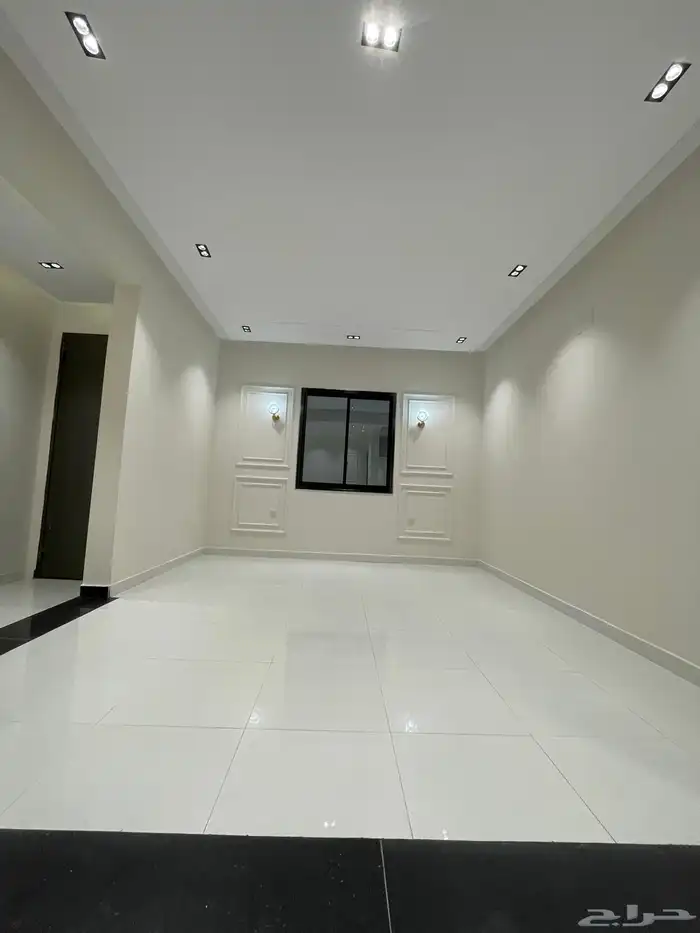 شقق ارضيه وعلويه تشطيب ممتاز واصل جميع الخدمات بحي المعارض 12