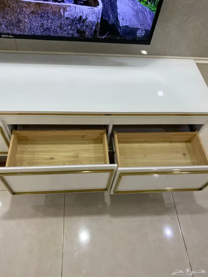 طاولة تلفزيون 2