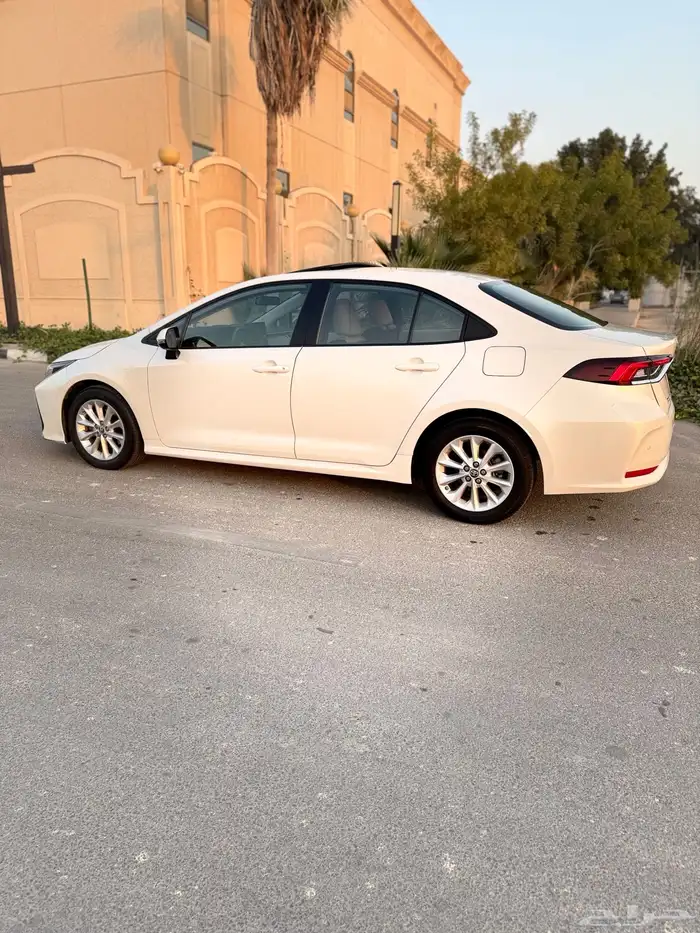 للبيع كورلا 2020 فتحة 2.0 مالك اول 4