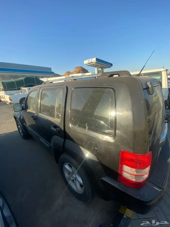 جيب شيروكي ليبارتي موديل 2011 4