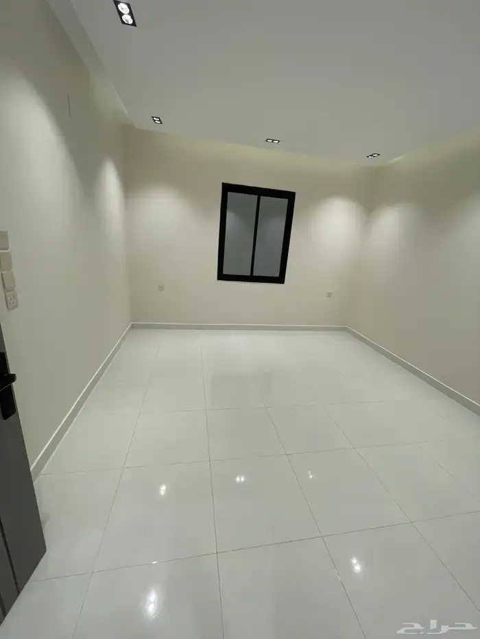 شقق ارضيه وعلويه تشطيب ممتاز واصل جميع الخدمات بحي المعارض 29