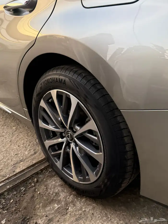 لكزس 2024 عداد 13 الف ES350 خليجي الساير 5