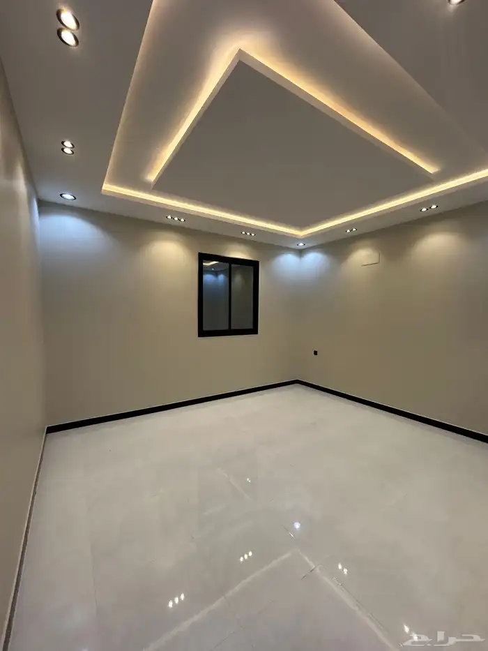 للبيع ادوار ارضي بحوش وارواف علويه بملحق دره الموسي 44