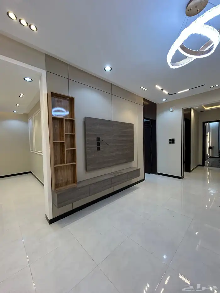 للبيع ادوار ارضي بحوش وارواف علويه بملحق دره الموسي 26