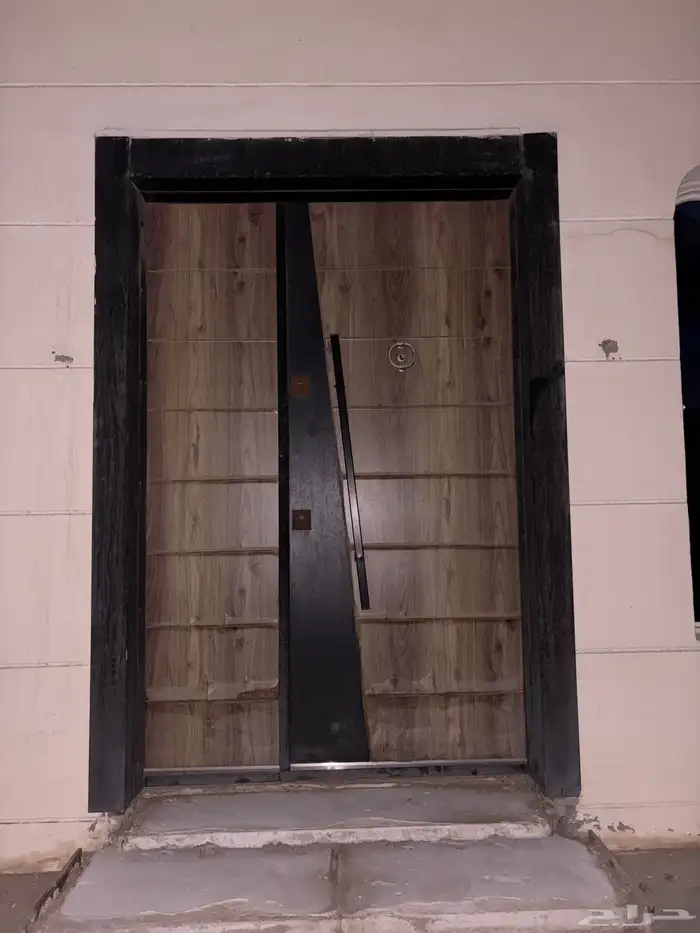 ابواب خشب bvc بحالة ممتازة 0