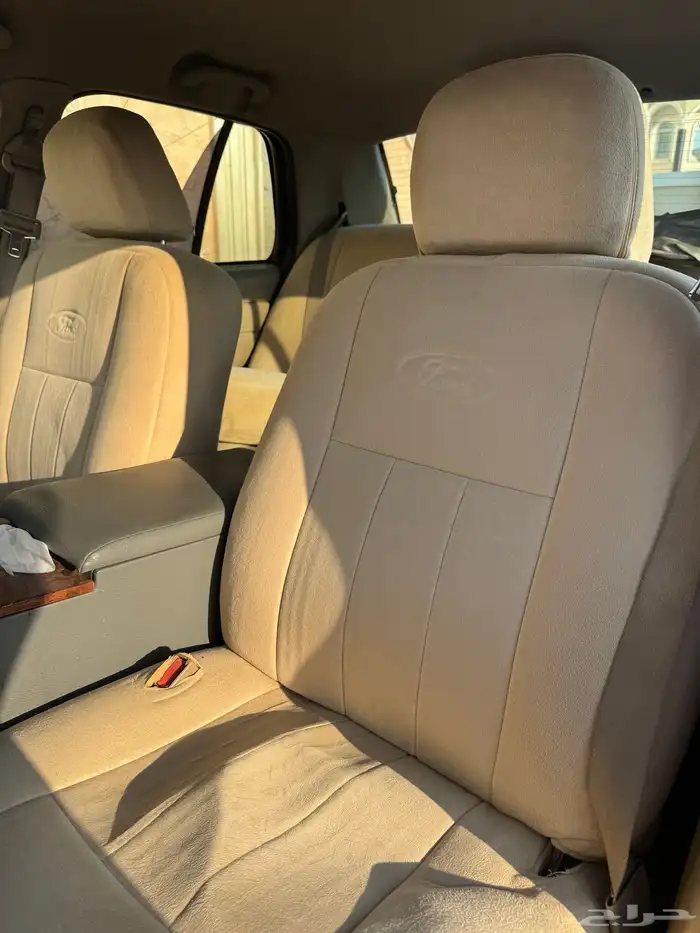 فورد فكتوريا 2004 5