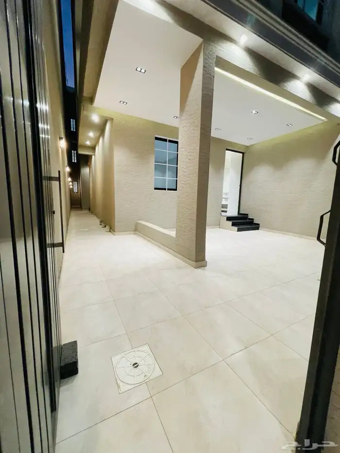 للبيع ادوار ارضي بحوش 6 غرف السعر 570 الف حي المعارض 4