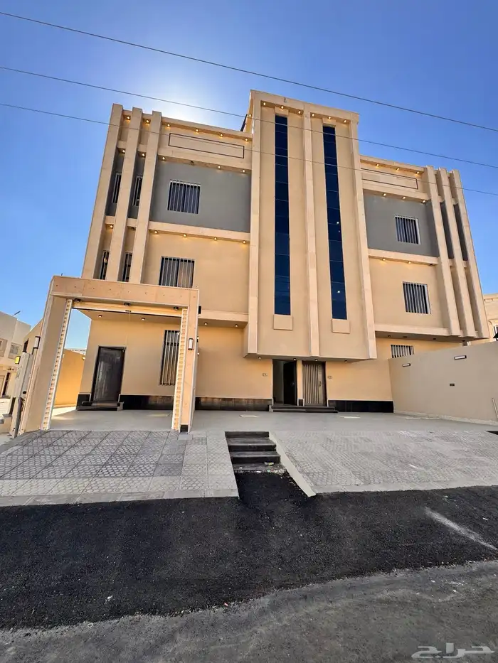 للبيع شقه 6 غرف مع سطح شارعين زاويه من 520 الف بالخميس 0