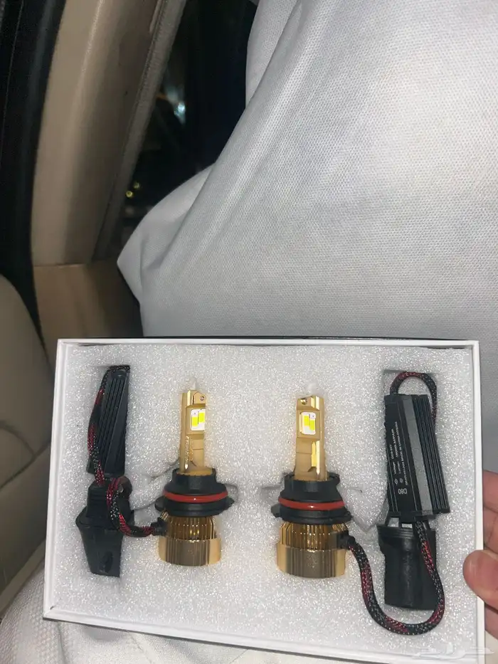 للبيع انوار لد فورد فكتوريا جديده ولا ركبت في سيارتي 0