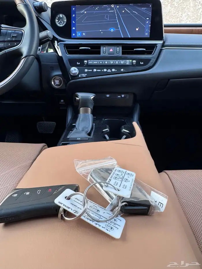 لكزس ES250 2023 فل كامل شبه الجديد 18