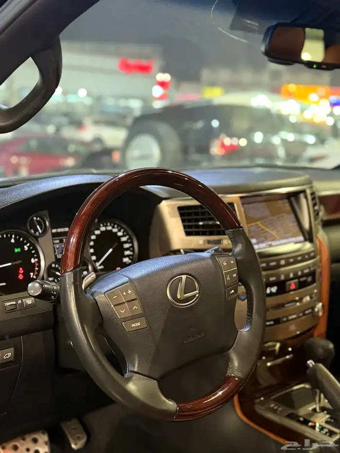 لكزس2014 اسود ماشي قليل .120الف 5