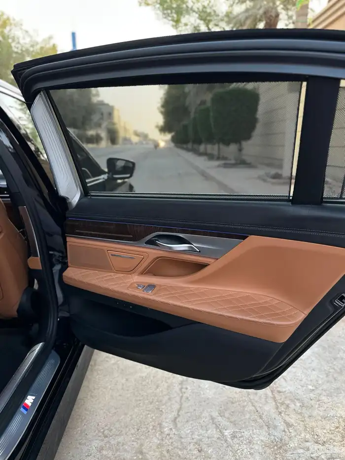 بي ام 740iL 2021 48