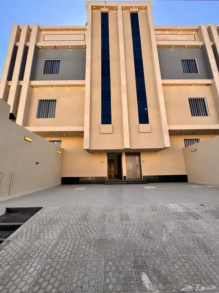 للبيع شقه 6 غرف مع سطح شارعين زاويه من 520 الف بالخميس 4