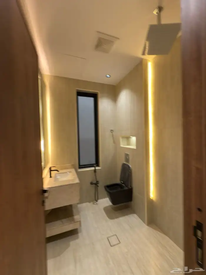 للبيع فلل مودرن دورين وملحق بتصميم عصري طريق المحاله 38