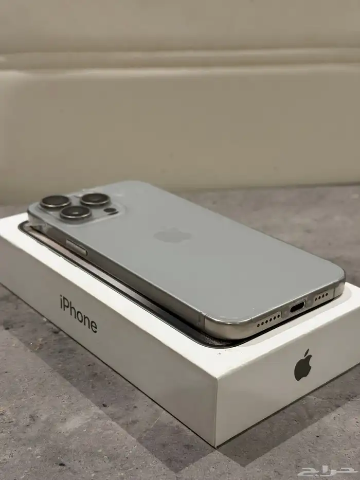 ايفون 15 برو ماكس وكاله بكامل اغراضه 1