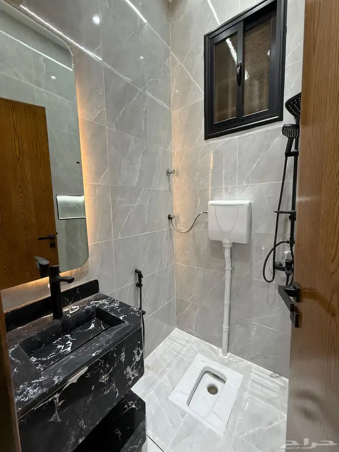 للبيع شقق ارضيه ببايكة سيارة وشقق علويه ف حي الموسي 19