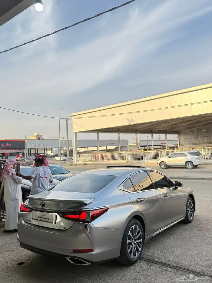 لكزس 2024 عداد 13 الف ES350 خليجي الساير 4
