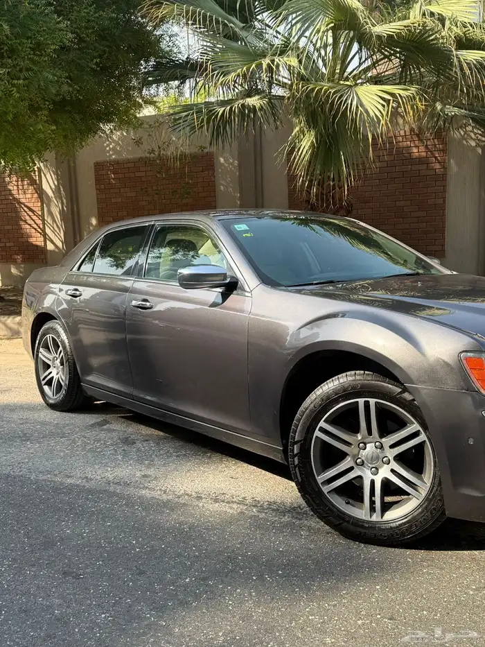 كرايسلر نظيف نظيف ممشى قليل مخزن2014 1