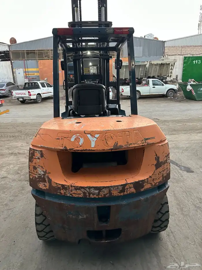 رافعة شوكية 4.5 تويوتا 2011 1