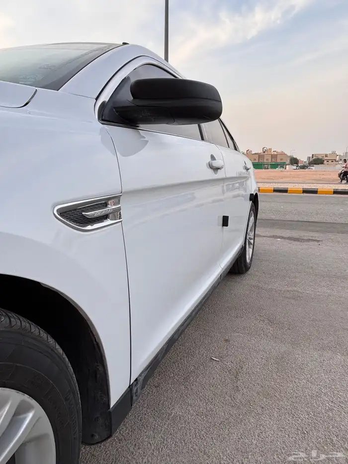 فورد تورس 2015 ابيض 6 سلندر 8