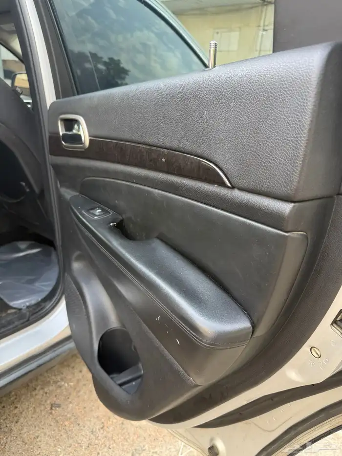 جيب جراند شيروكي 13