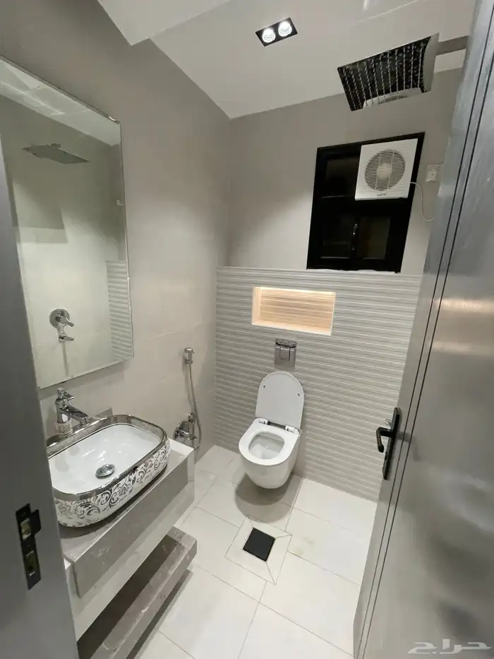 شقق ارضيه وعلويه تشطيب ممتاز واصل جميع الخدمات بحي المعارض 17