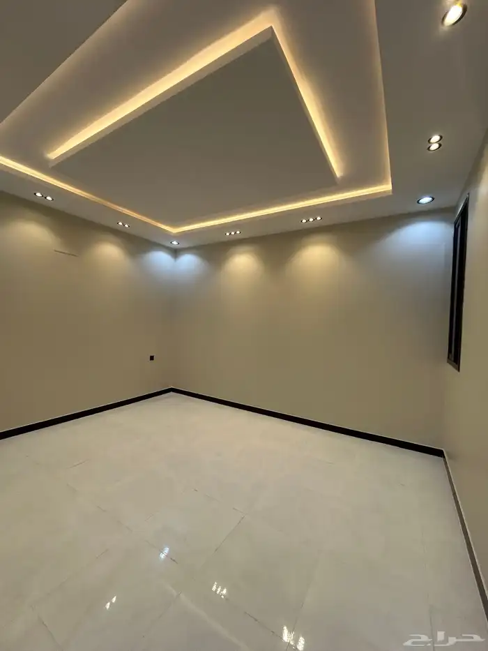 للبيع ادوار ارضي بحوش وارواف علويه بملحق دره الموسي 36