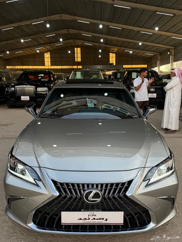 لكزس 2024 عداد 13 الف ES350 خليجي الساير 0