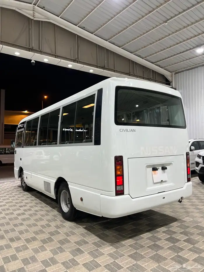 للبيع باص نيسان سيفيليان موديل 2008 ممشي قليل بنزين 3