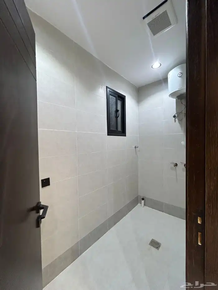 للبيع ادوار ارضي بحوش وارواف علويه بملحق دره الموسي 48