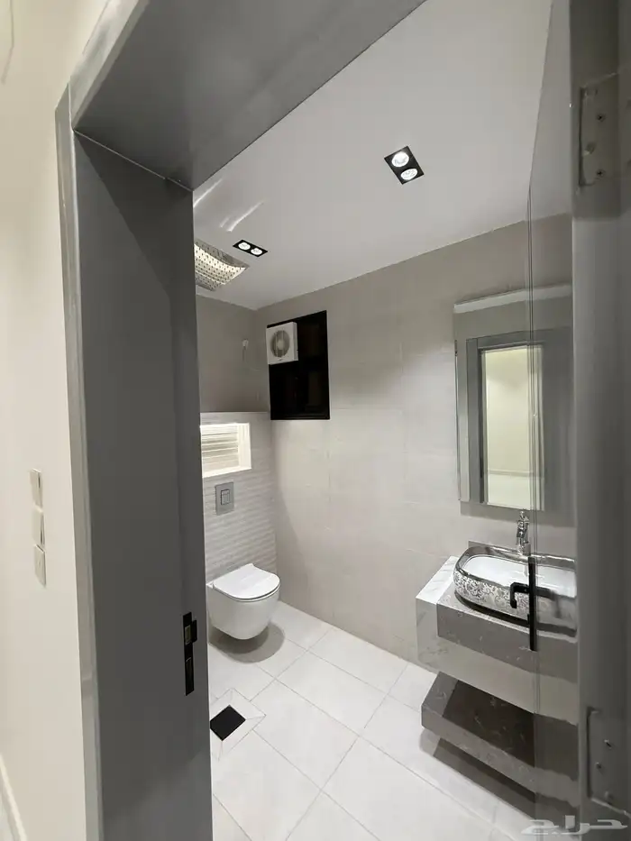 للبيع شقق أرضيه وشقق علويه بحي المعارض طريق ابها الخميس 34