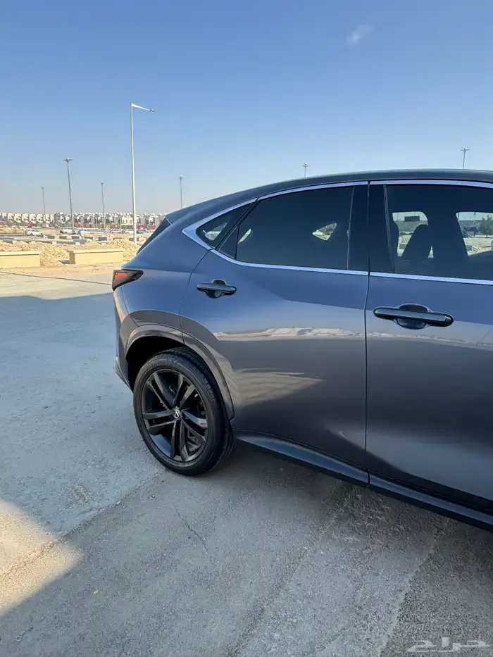 لكزس NX عبداللطيف جميل 350 3