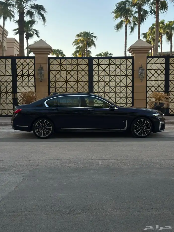 بي ام 740iL 2021 4