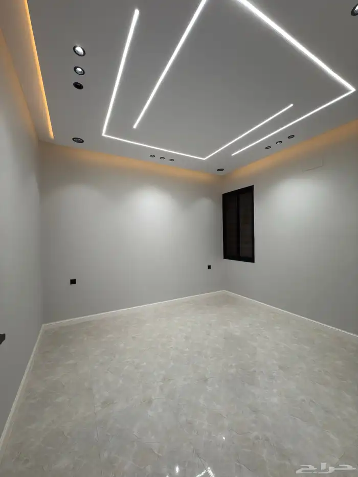 للبيع شقة علوي نظام دور بسطح شارع 20م مقابل ممشي الراقي 15