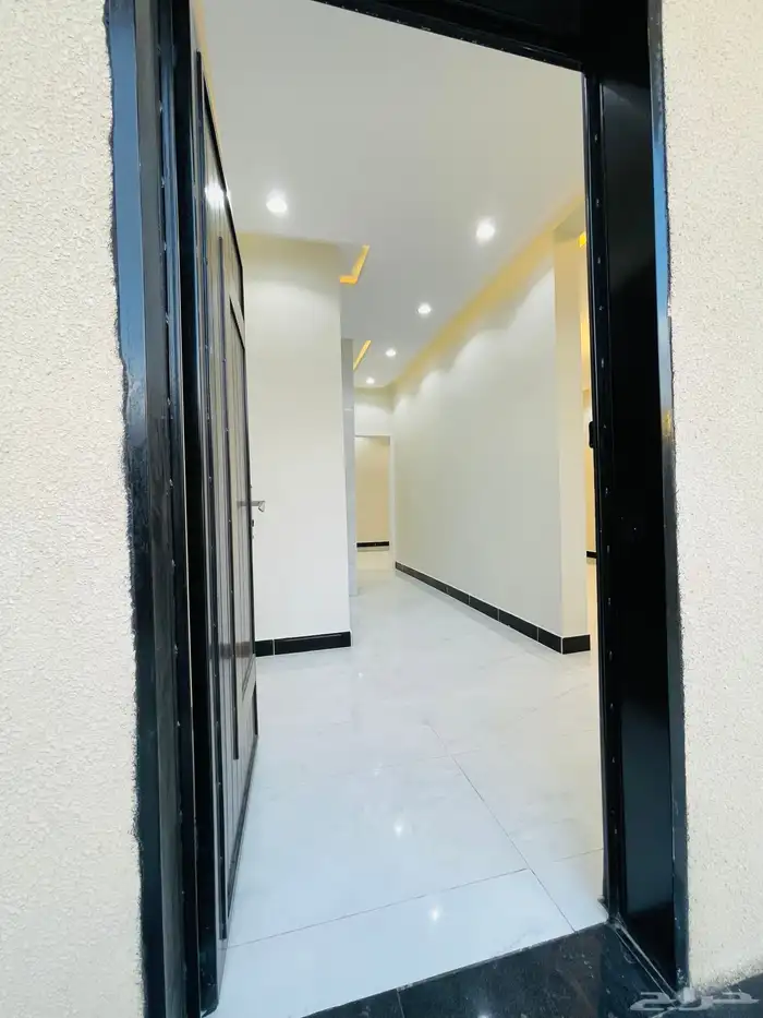 للبيع شقق تمليك ارضي بحوش مدخل سياره 6 غرف بسعر 580 الف 3