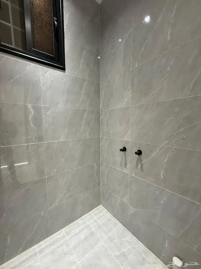 للبيع شقق ارضيه ببايكة سيارة وشقق علويه ف حي الموسي 36