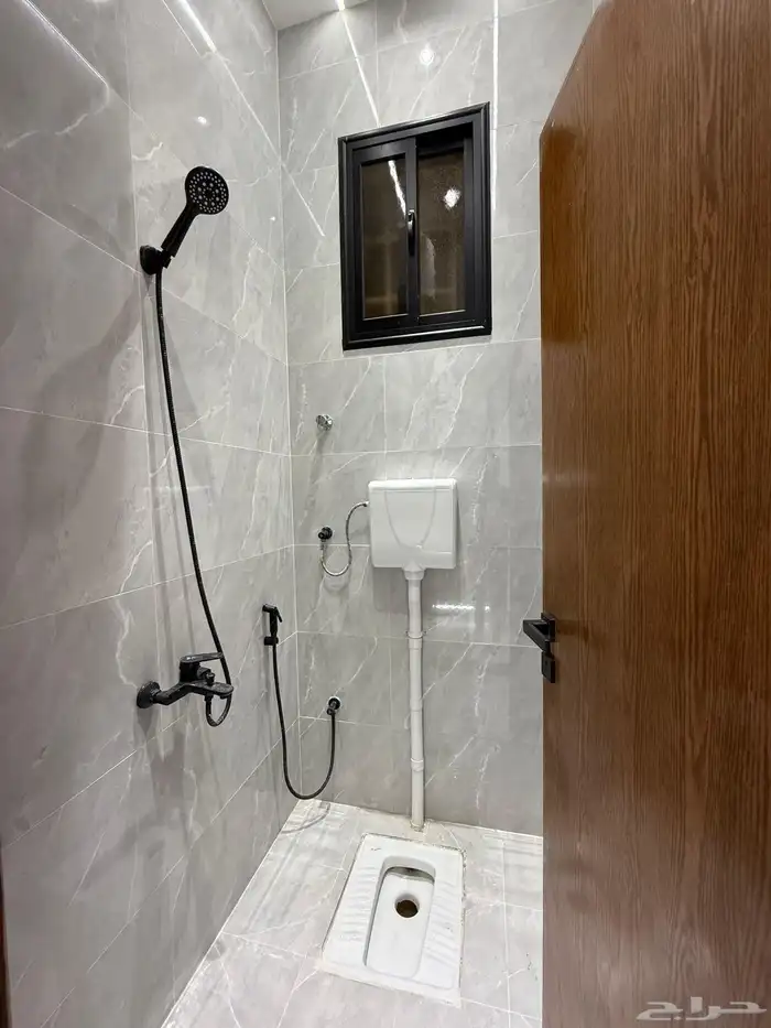 للبيع شقق ارضيه ببايكة سيارة وشقق علويه ف حي الموسي 5