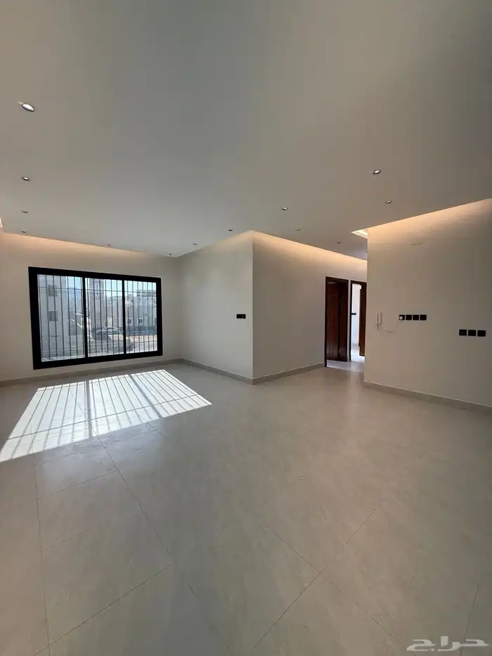 للبيع ارواف علويه بملحق وشقق ارضيه ببايكة سيارة ف احد رفيده 29