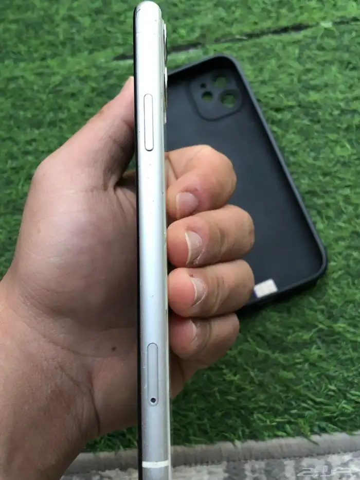 ايفون 11 للبدل او البيع نضيف شرط 5