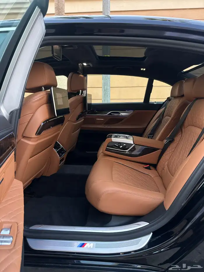 بي ام 740iL 2021 28