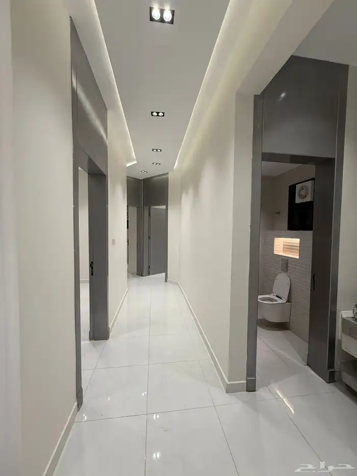 للبيع شقق أرضيه وشقق علويه بحي المعارض طريق ابها الخميس 12